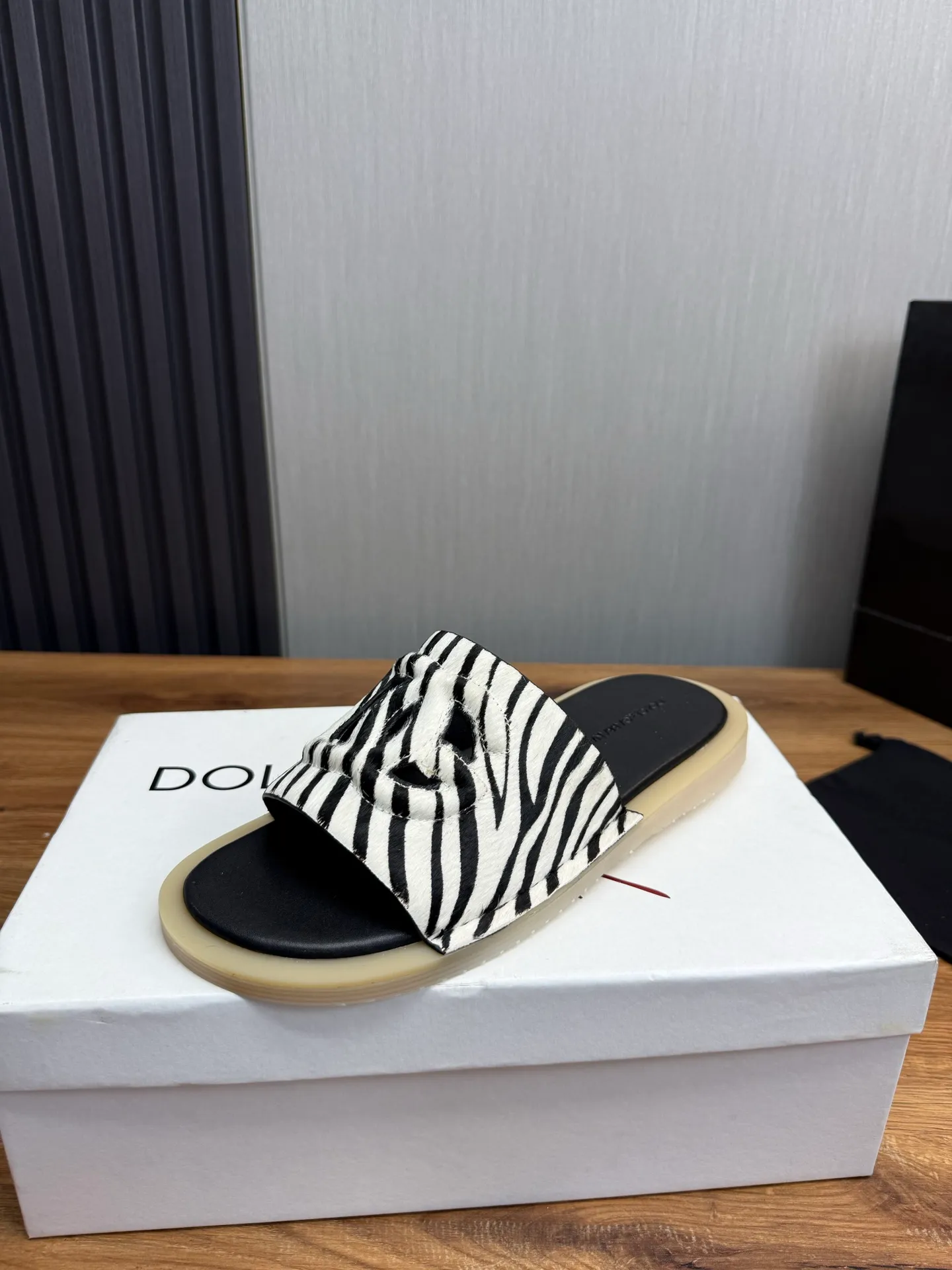 Men's men's shoes💰340💰Dolce & gabbana (DG) official website synchronized new slippers💥Fashion hot models: 1 exclusive mold opening✅Unique brand style logo upper💥Original private mold outsole✔️36-44 (45 customized, non-refundable)